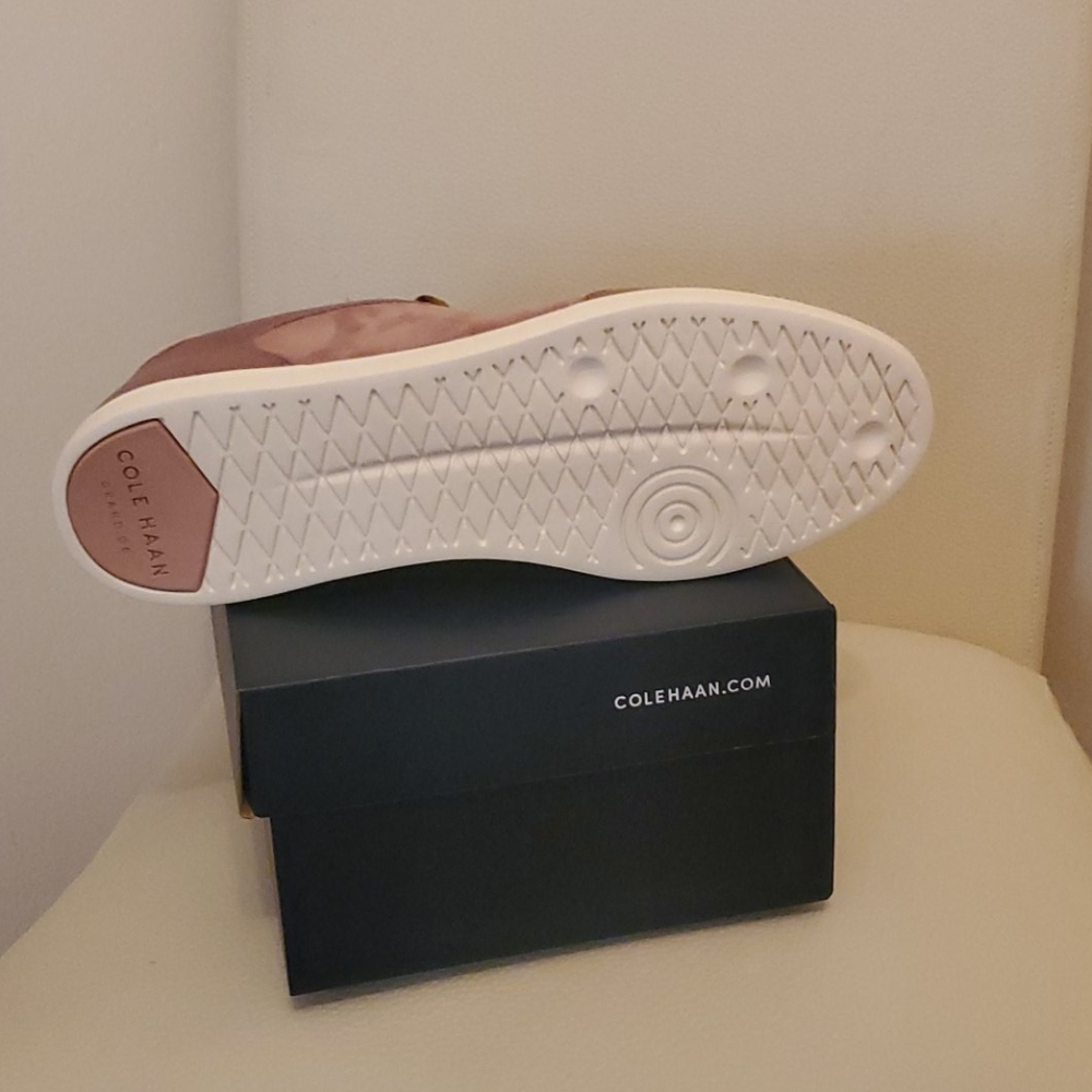 Shoes - Picture 3 of 4